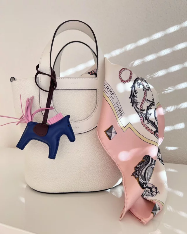 Hermès In The Loop 
____ ____ ____ ____ ____ ____ ____ ____ ____  Year: 2023  Condition: Mint condition  Measurements:
18 x 19,5 x 12 cm  Clémence and swift leather
Hardware in silver  Comes with fullset: 
invoice, box, dustbag  Product ref. 1224-3-24 @baselle.com
____ ____ ____ ____ ____ ____ ____ ____ ____  For more photos, details or purchase
- visit baselle.com
- email info@baselle.com
- WhatsApp +49157 92339986
- direct IG message  📍 Germany
📦 Worldwide shipping
💳 PayPal, Klarna, easyCredit installments, credit card, bank transfer
💯% Authentic Guaranteed or your money back  ℹ️ BASELLE is an independent luxury
consignment in e-commerce. It has no association and/or affiliation with the brands whose items are offered for sale on its website/app/instagram. All trademarks and copyrights remain sole property to the brands  #hermes #bagaddict #luxurybagsforsale #hermesbag #hermesherbag #birkin #baglover #unboxing #inspiration #hermesbirkin #styleinspiration #hermeskelly #luxurybags #luxury #prelovedhermes #hermesintheloop #secondhand #hermessecondhand #luxurylover  #hermesjaunemilton #hermesconstance #fashioninspo #fashionblogger #hermeslove #birkinlover #hermès #designer #hermesaddict #prelovedluxury #baselle
