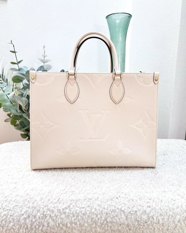 Louis Vuitton Onthego MM Empreinte Leather
____ ____ ____ ____ ____ ____ ____ ____ ____  Year: 2023  Condition: Mint condition  Dimensions:
34 x 26 x 13 cm  Empreinte Cowhide Leather
Microfibre lining
Hardware in gold  Comes with: 
Invoice, box, dustbag  Product ref. 22524 @baselle.com
____ ____ ____ ____ ____ ____ ____ ____ ____  For more photos, details or purchase
- visit baselle.com
- email info@baselle.com
- WhatsApp +49157 92339986
- direct IG message  📍 Germany
📦 Worldwide shipping
💳 PayPal, easyCredit-installments, Klarna, credit card, bank transfer
💯% Authentic Guaranteed or your money back  ℹ️ BASELLE is an independent luxury
consignment in e-commerce. It has no association and/or affiliation with the brands whose items are offered for sale on its website/app/instagram. All trademarks and copyrights remain sole property to the brands  #luxurybagsforsale #louisvuittonbag #lv #lvaddict #baglover #lvonthego #lvvintage #lvforsale #styleinspiration #prelovedbags #luxurybags #luxury #louisvuittononthego #lvsecondhand #prelovedluxury #secondhand #louisvuittonhobobag #luxurylover #louisvuittonforsale #lvmonogram #lvantheiahobo #fashioninspo #lvspring2025 #louisvuitton #luxuryaddict #lvempreine #luxurylifestyle #designer #louisvuittonaddict #baselle